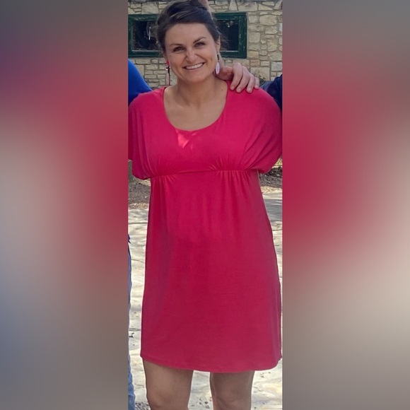 MATERNITY- Isabella Oliver - Size 1, Vibrant Pink Dress - Picture 1 of 5